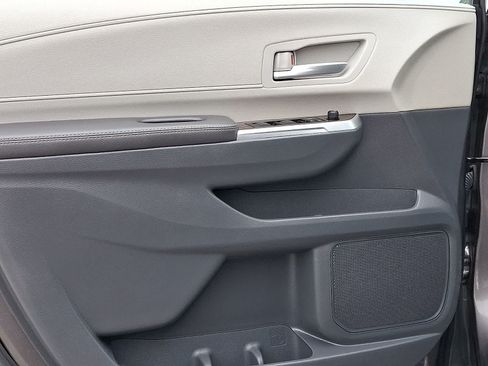 Certified 2023 Toyota Sienna XLE FWD image 15