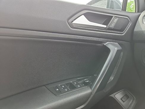 Used 2021 Volkswagen Tiguan SEL AWD/4WD image 15