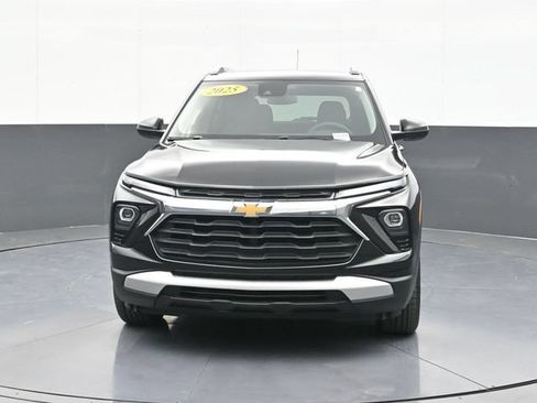 Used 2025 Chevrolet TrailBlazer LT AWD/4WD image 2