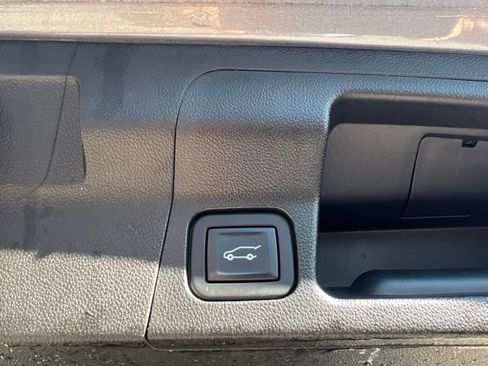 Used 2020 GMC Acadia Denali w/ Technology Package FWD image 19