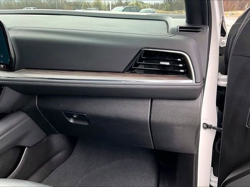 Used 2025 Chevrolet Suburban Z71 AWD/4WD image 27