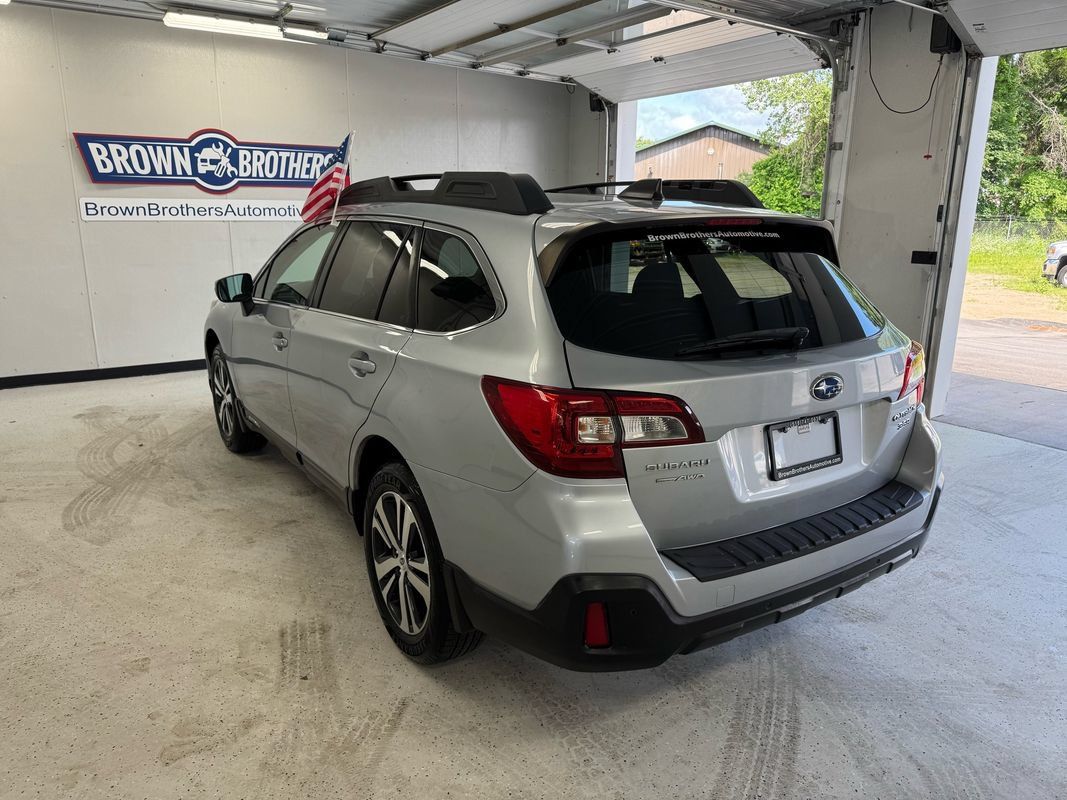 Used 2018 Subaru Outback 3.6R Limited AWD/4WD image 5