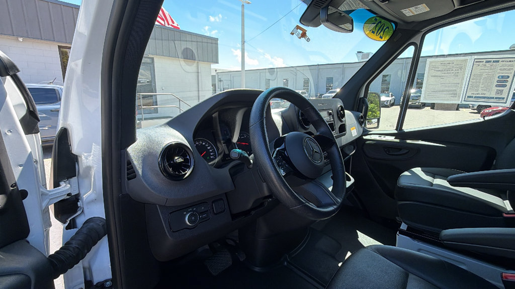 Used 2025 Mercedes-Benz Sprinter 2500 image 15