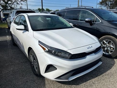 Used 2023 Kia Forte LXS FWD image 5