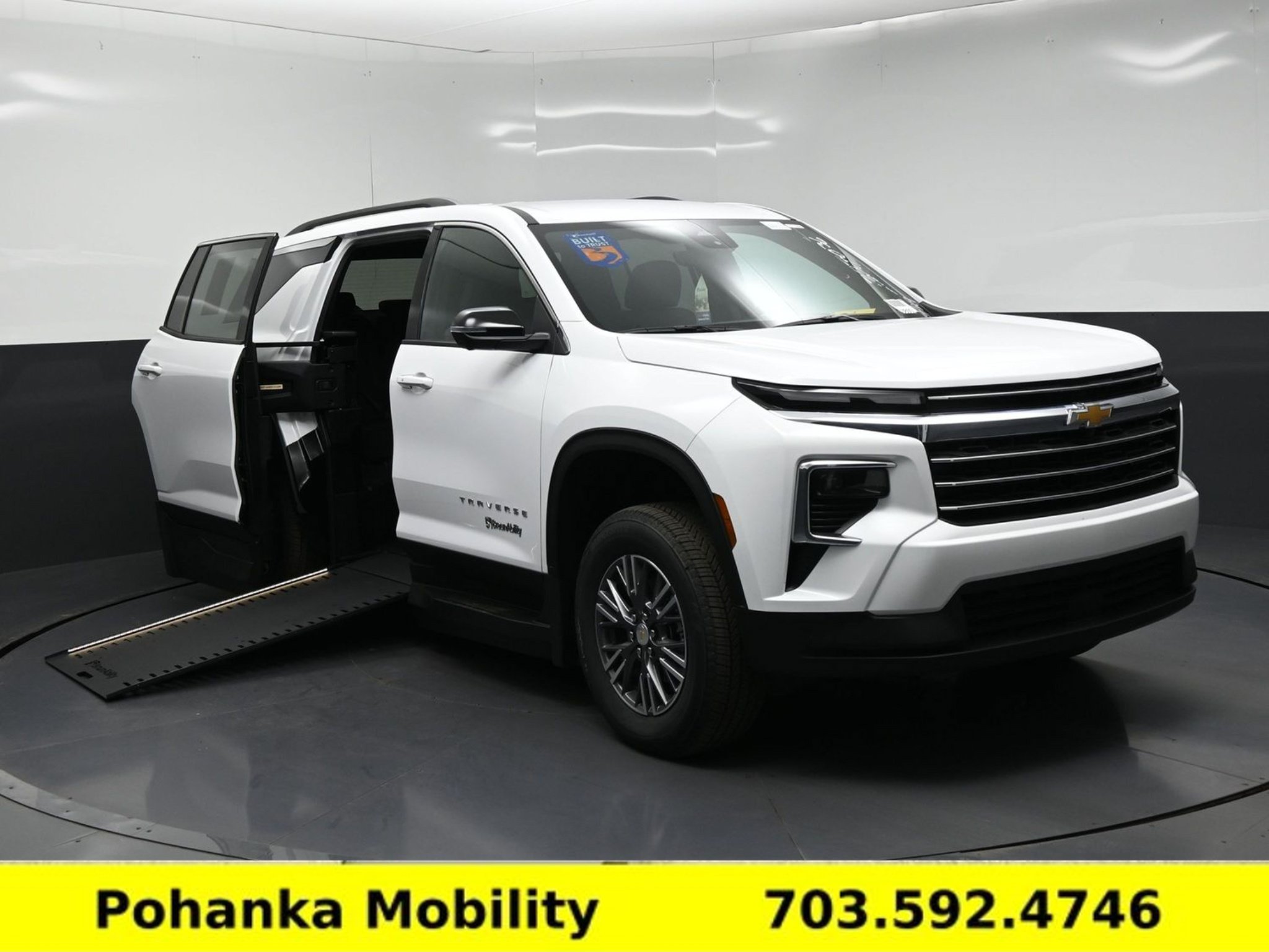 Used 2026 Chevrolet Traverse LT w/ Driver Confidence Package FWD image 1