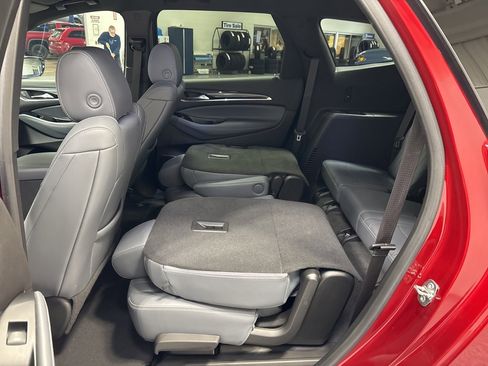 Used 2023 Buick Enclave Essence image 31