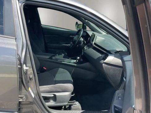 Used 2018 Toyota C-HR XLE FWD image 4
