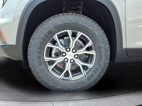 New 2026 GMC Acadia AT4 w/ Luxury Package AWD/4WD image 4