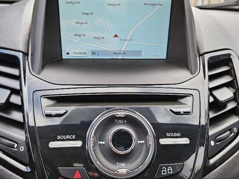 Used 2016 Ford Fiesta Titanium image 17
