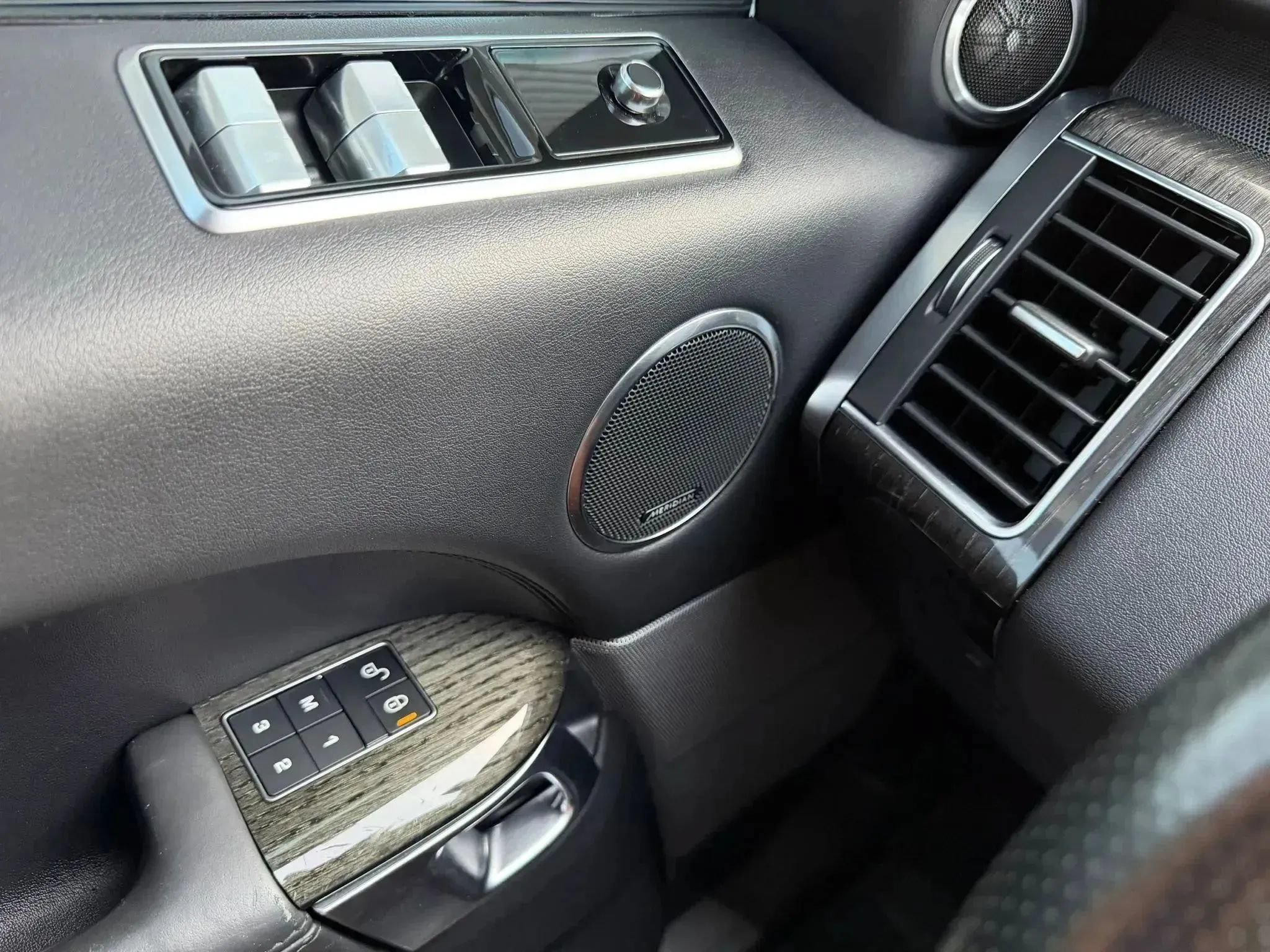 Used 2019 Land Rover Range Rover Sport HSE AWD/4WD image 22