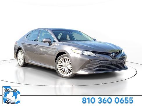 Used 2018 Toyota Camry XLE FWD image 1
