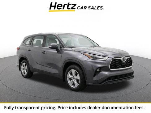 Used 2025 Toyota Highlander LE FWD image 1