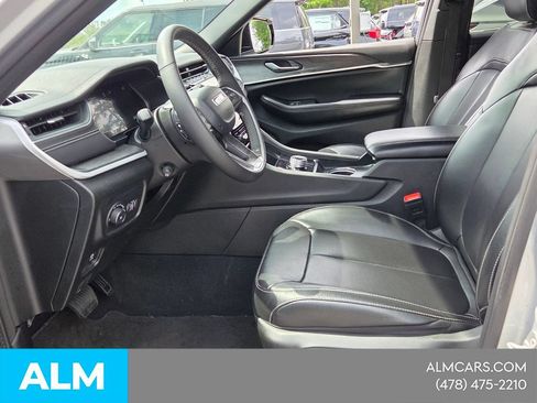 Used 2024 Jeep Grand Cherokee L Limited w/ Luxury Tech Group II AWD/4WD image 8