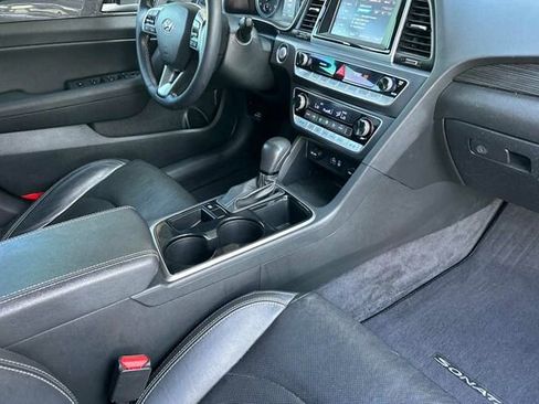 Used 2018 Hyundai Sonata Limited image 13