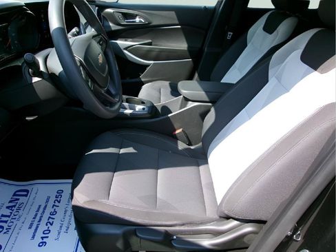 Used 2025 Chevrolet Trax LS FWD image 13