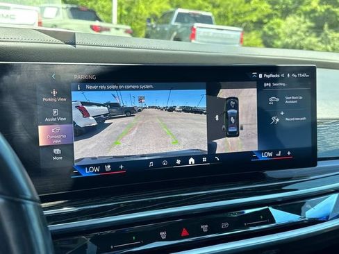 Used 2025 BMW 740i xDrive AWD/4WD image 28