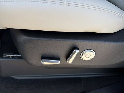 New 2026 Lincoln Navigator L Reserve AWD/4WD image 12