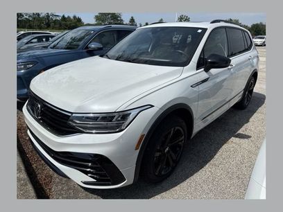 Used 2024 Volkswagen Tiguan SE R-Line