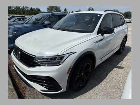 Used 2024 Volkswagen Tiguan SE R-Line AWD/4WD image 1
