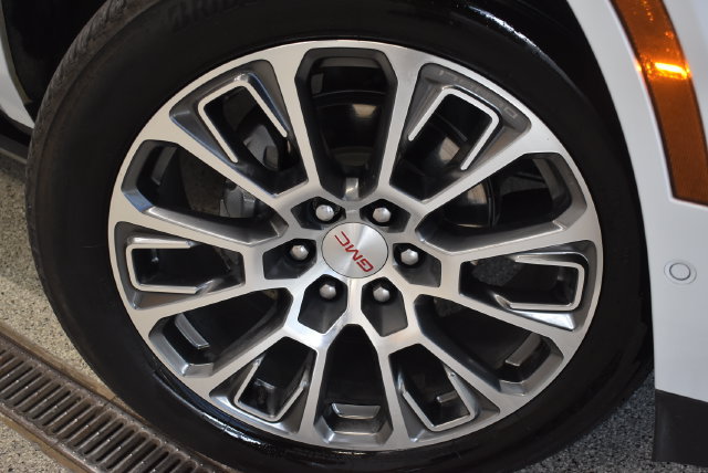 Used 2026 GMC Yukon Denali w/ Sun & Power Step Package AWD/4WD image 30