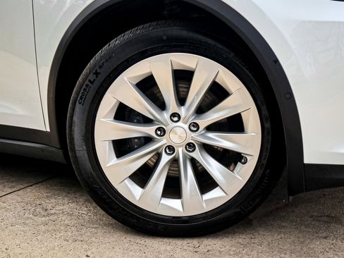 Used 2020 Tesla Model X Long Range image 13