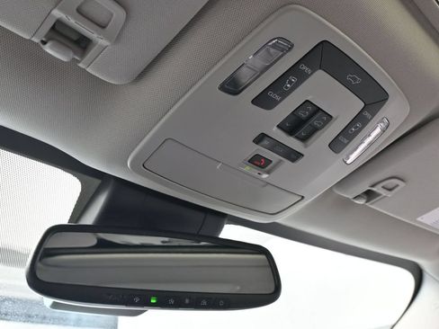Used 2025 Toyota Sienna XLE w/ XLE Plus Package FWD image 24