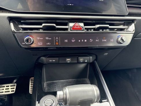 Certified 2023 Kia Niro EX Touring image 22