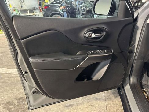 Used 2020 Jeep Cherokee Latitude Plus w/ Cold Weather Group image 11