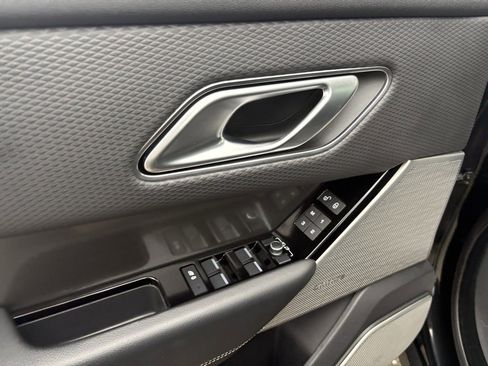 Used 2020 Land Rover Range Rover Velar S image 37