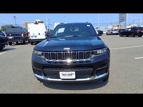 Used 2024 Jeep Grand Cherokee L Limited AWD/4WD image 3