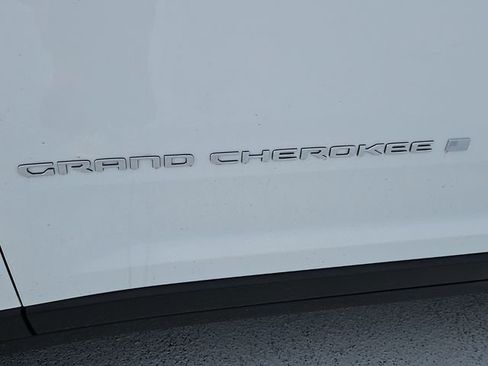 New 2025 Jeep Grand Cherokee Limited image 29