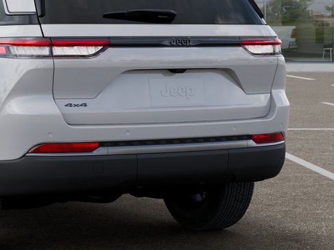 New 2026 Jeep Grand Cherokee Altitude AWD/4WD image 39