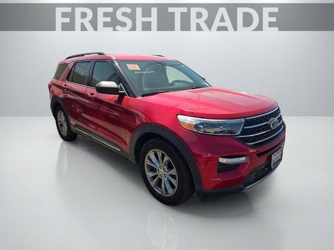 Used 2021 Ford Explorer XLT w/ Equipment Group 202A image 4