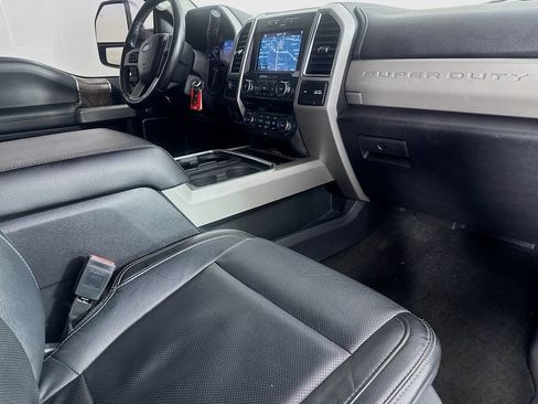 Used 2018 Ford F250 Lariat w/ Chrome Package image 34