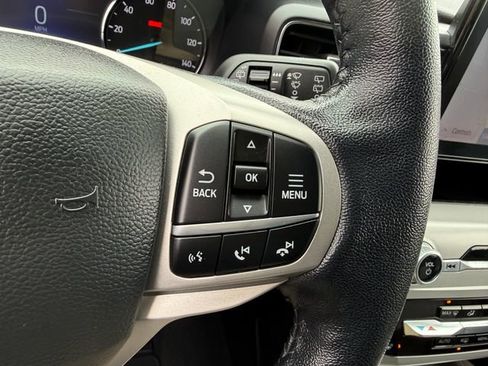 Used 2022 Ford Explorer XLT w/ Equipment Group 202A image 19