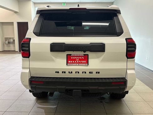 Certified 2025 Toyota 4Runner TRD Off-Road Premium AWD/4WD image 5