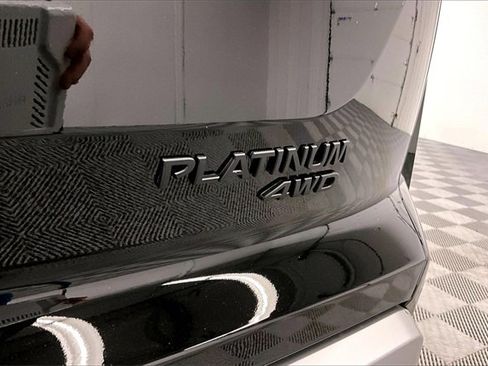 New 2025 Nissan Pathfinder Platinum image 18
