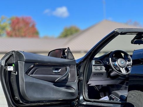 Used 2016 BMW M4 Convertible image 22