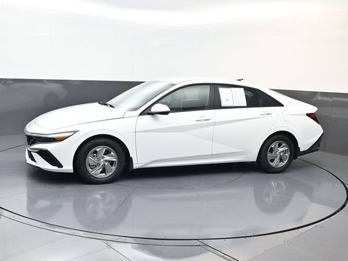 Certified 2026 Hyundai Elantra SE FWD image 7