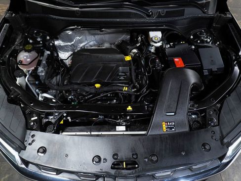 Used 2024 Chevrolet Trax LT w/ Sunroof Package FWD image 9