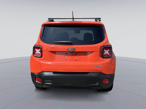 Used 2017 Jeep Renegade Latitude w/ Popular Equipment Group FWD image 8