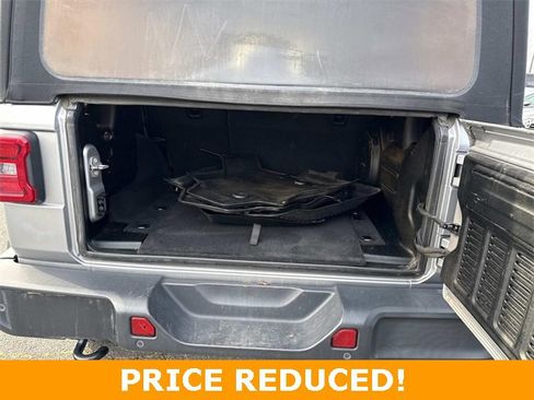 Used 2019 Jeep Wrangler Unlimited Sahara image 12