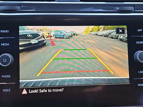 Used 2022 Volkswagen Tiguan SE R-Line AWD/4WD image 16