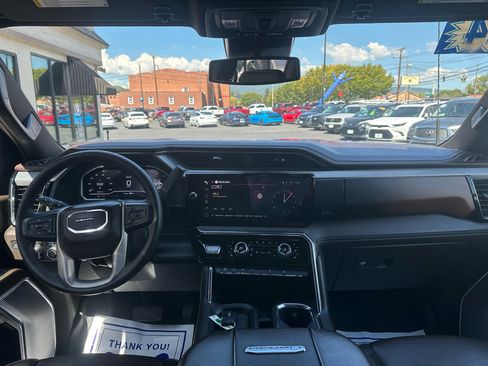 Used 2024 GMC Sierra 3500 Denali image 19