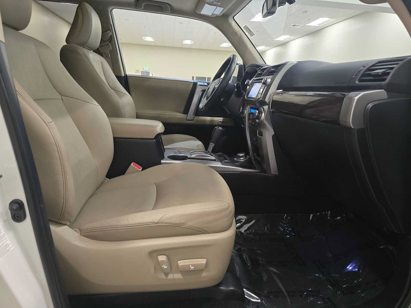 Used 2015 Toyota 4Runner Limited AWD/4WD image 28