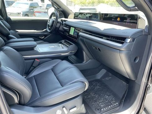 New 2025 Lincoln Navigator Reserve w/ Jet Appearance Package image 11