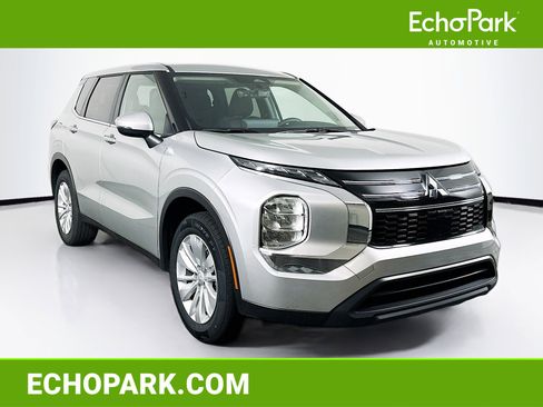 Used 2025 Mitsubishi Outlander ES FWD image 1