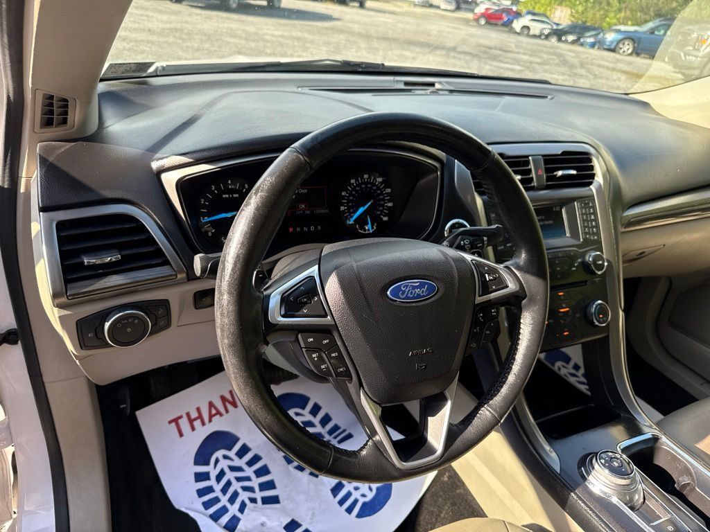 Used 2017 Ford Fusion SE AWD/4WD image 14