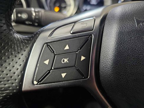 Used 2013 Mercedes-Benz C 300 Sport image 21