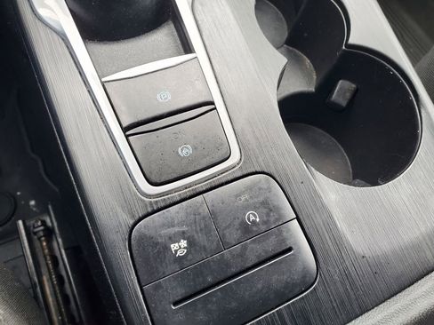 Used 2021 Ford Escape SE w/ SE Sport Appearance Package image 24